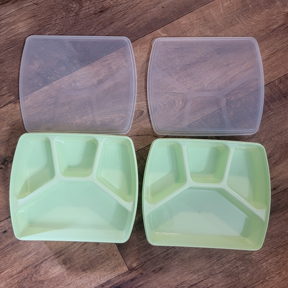 2 food storage containers